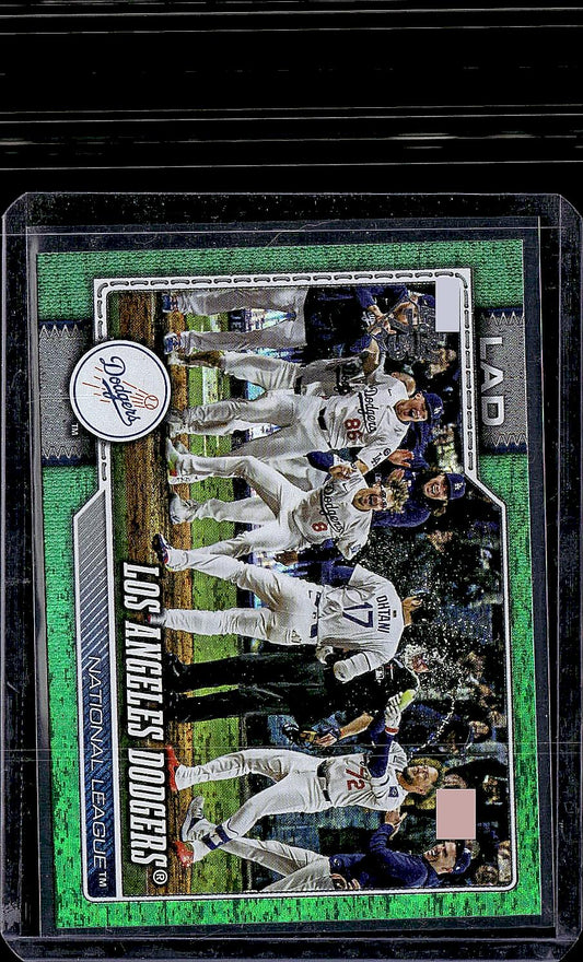 2026 Topps #256 Los Angeles Dodgers Green Holo Foil #/99