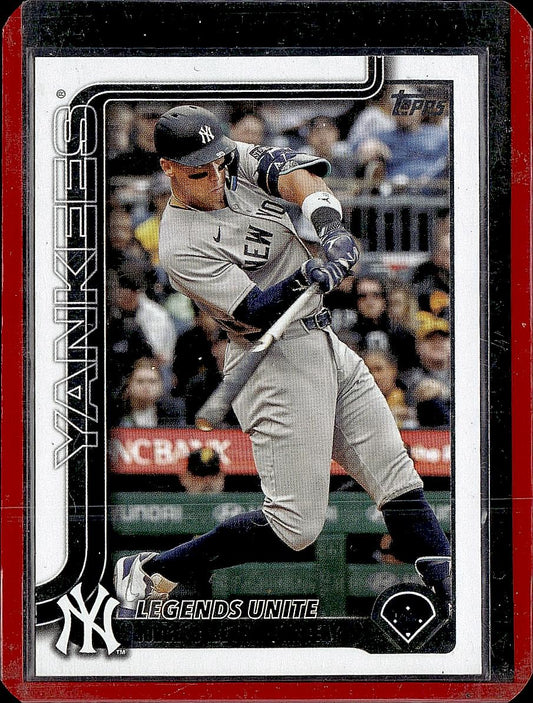 2025 Topps Update #US86 Legends Unite